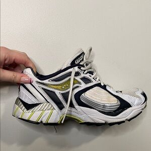 Unisex running Shoes - White lime navy hurricane 3D grid Saucony